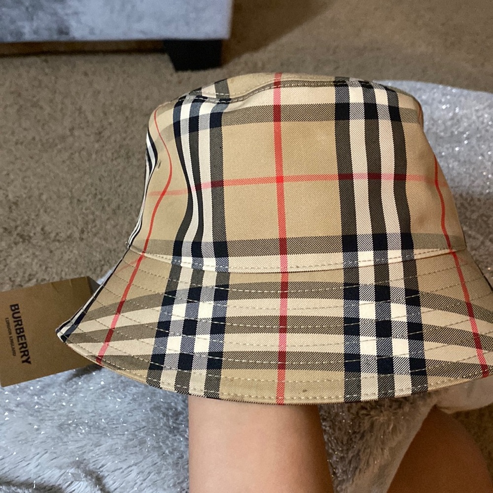 Burberry bucket hat